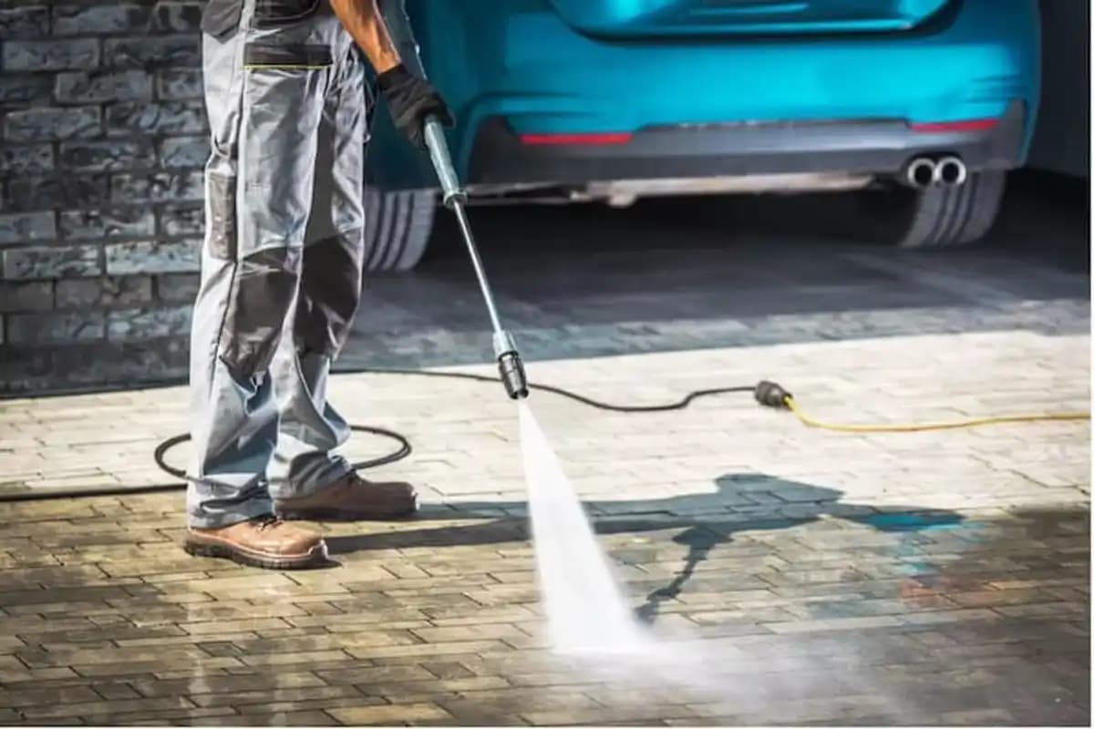 The Benefits of High-Pressure Cleaning for Commercial Properties